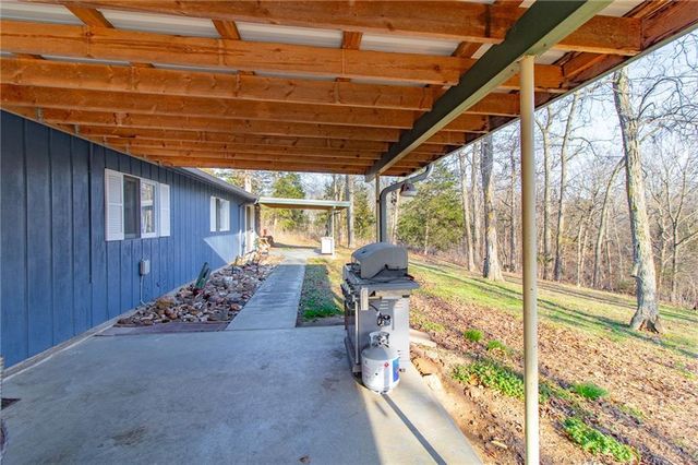 1150 SE 140P Road, Clinton, MO 65355