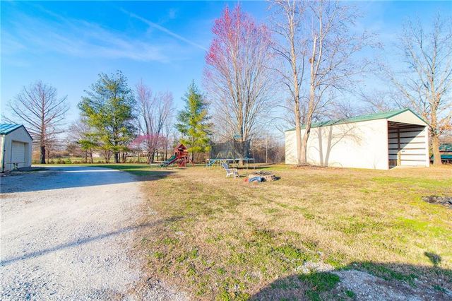 1150 SE 140P Road, Clinton, MO 65355