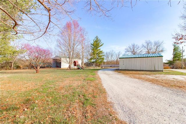 1150 SE 140P Road, Clinton, MO 65355