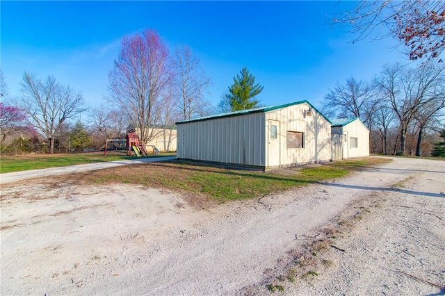 1150 SE 140P Road, Clinton, MO 65355