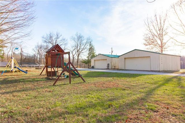 1150 SE 140P Road, Clinton, MO 65355