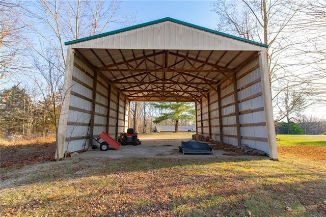 1150 SE 140P Road, Clinton, MO 65355