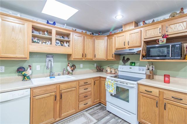 1150 SE 140P Road, Clinton, MO 65355