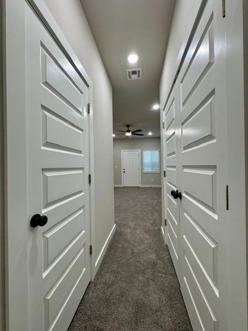 1901 Azlin Place D, Siloam Springs, AR 72761