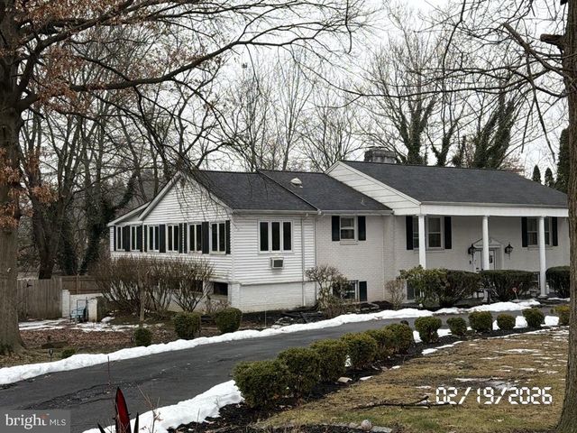 4005 FARGREEN RD, Harrisburg, PA 17110