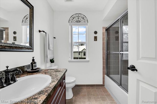 41 N Squirrel Road, Auburn Hills, MI 48326