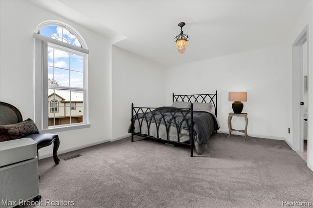 41 N Squirrel Road, Auburn Hills, MI 48326