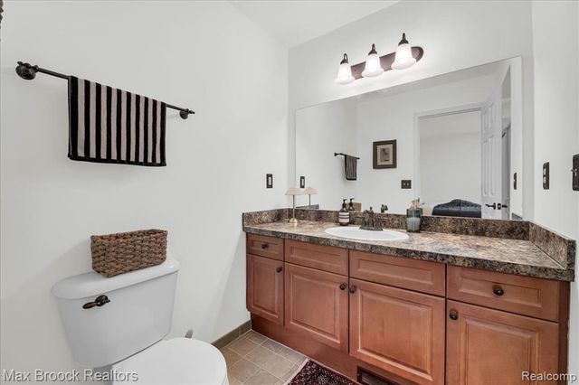 41 N Squirrel Road, Auburn Hills, MI 48326