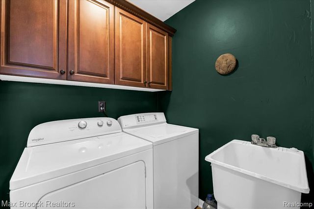 41 N Squirrel Road, Auburn Hills, MI 48326