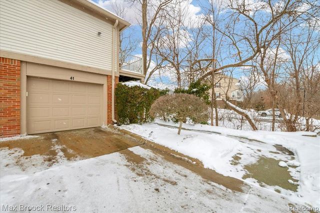 41 N Squirrel Road, Auburn Hills, MI 48326