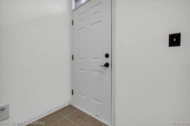 41 N Squirrel Road, Auburn Hills, MI 48326