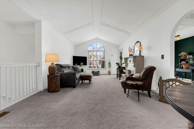 41 N Squirrel Road, Auburn Hills, MI 48326