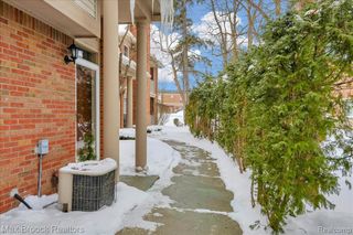 41 N Squirrel Road, Auburn Hills, MI 48326