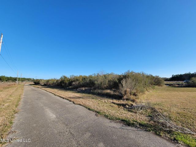 9043 St Ann Drive, Bay Saint Louis, MS 39520