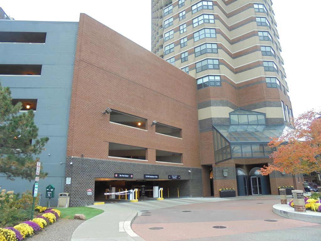 3660 N Lake Shore Drive 1107, Chicago, IL 60613