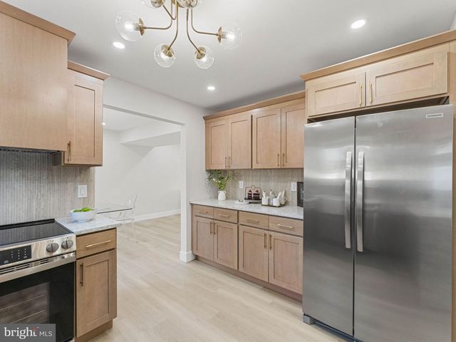 4 BROWER CT, Marlton, NJ 08053