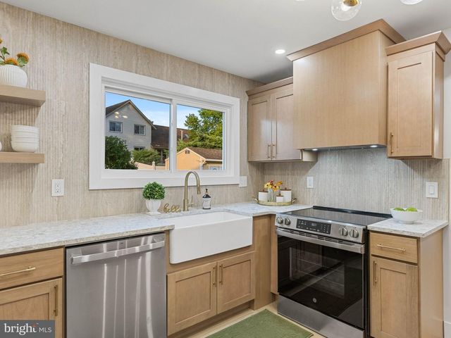 4 BROWER CT, Marlton, NJ 08053