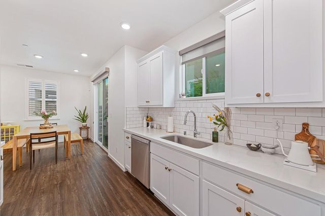 4324 Ocean Ln, Elk Grove, CA 95757