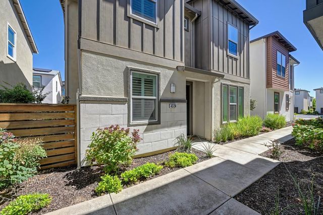 4324 Ocean Ln, Elk Grove, CA 95757