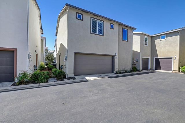 4324 Ocean Ln, Elk Grove, CA 95757