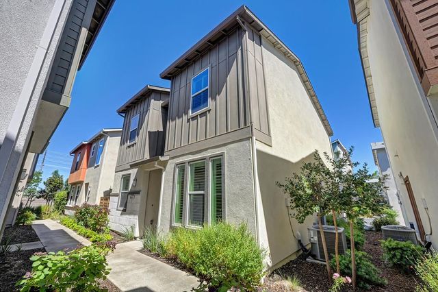 4324 Ocean Ln, Elk Grove, CA 95757