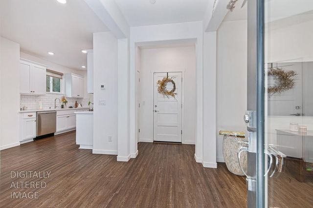 4324 Ocean Ln, Elk Grove, CA 95757