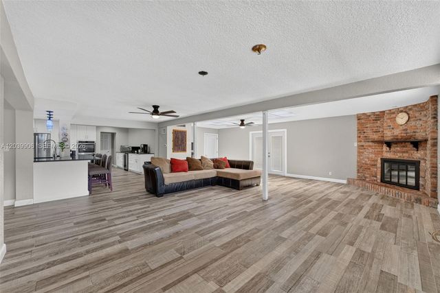 4831 NW 77th Ct, Pompano Beach, FL 33073