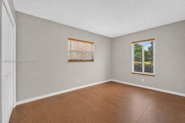 4831 NW 77th Ct, Pompano Beach, FL 33073