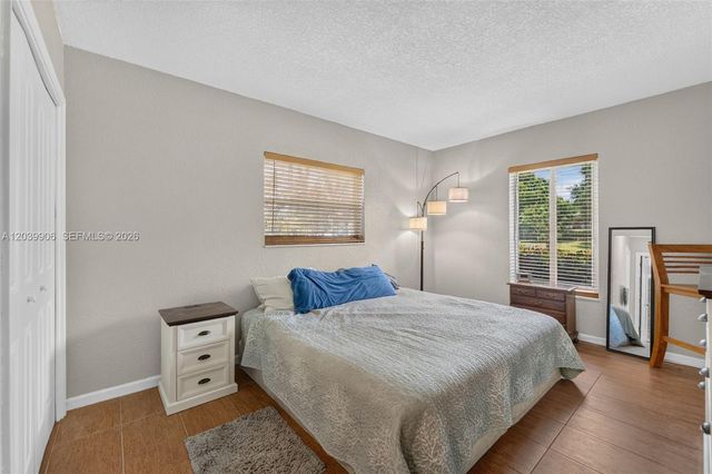 4831 NW 77th Ct, Pompano Beach, FL 33073