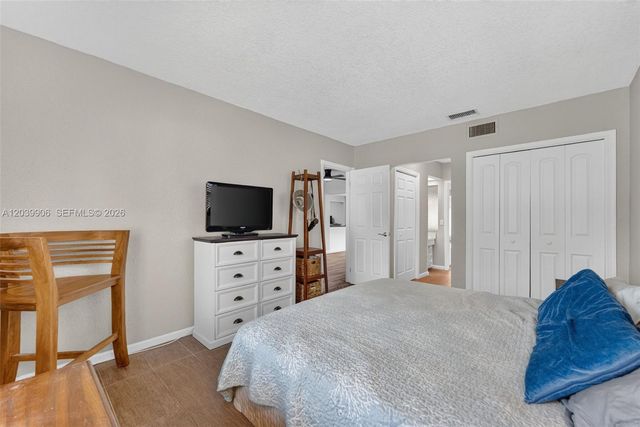 4831 NW 77th Ct, Pompano Beach, FL 33073