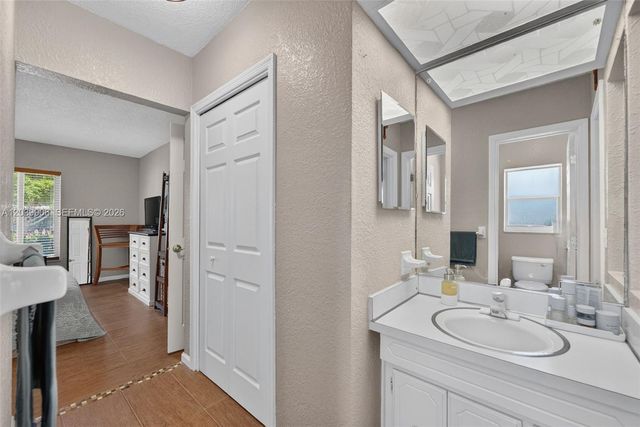 4831 NW 77th Ct, Pompano Beach, FL 33073