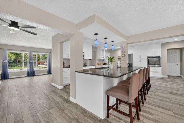 4831 NW 77th Ct, Pompano Beach, FL 33073