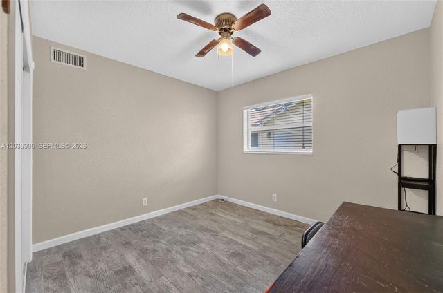 4831 NW 77th Ct, Pompano Beach, FL 33073