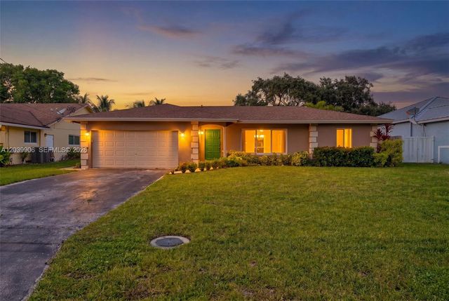 4831 NW 77th Ct, Pompano Beach, FL 33073