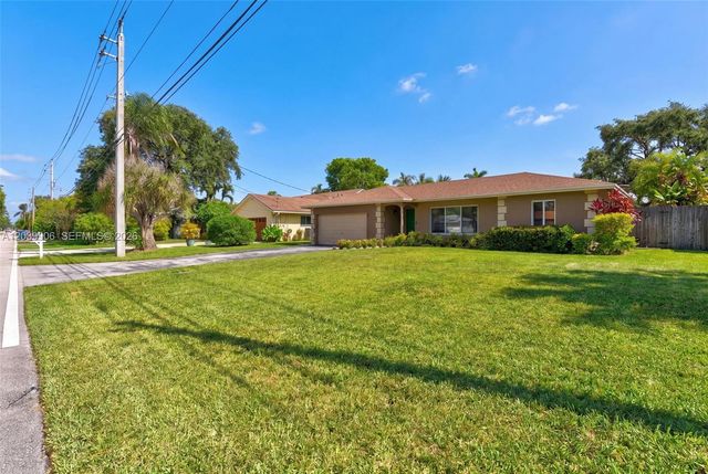 4831 NW 77th Ct, Pompano Beach, FL 33073