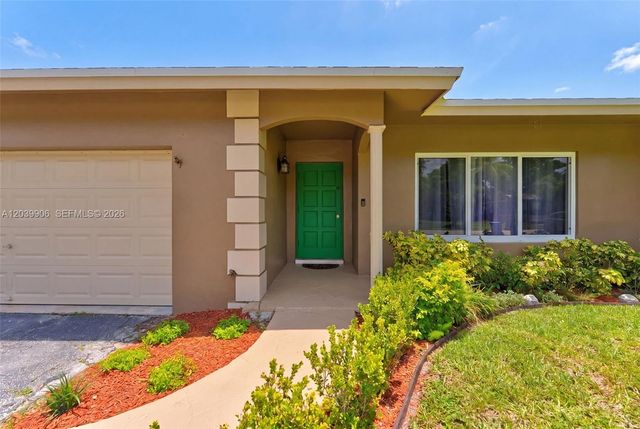 4831 NW 77th Ct, Pompano Beach, FL 33073