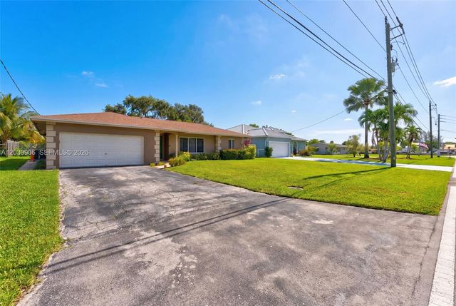 4831 NW 77th Ct, Pompano Beach, FL 33073