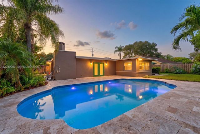 4831 NW 77th Ct, Pompano Beach, FL 33073