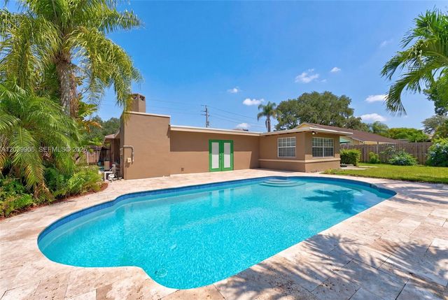 4831 NW 77th Ct, Pompano Beach, FL 33073