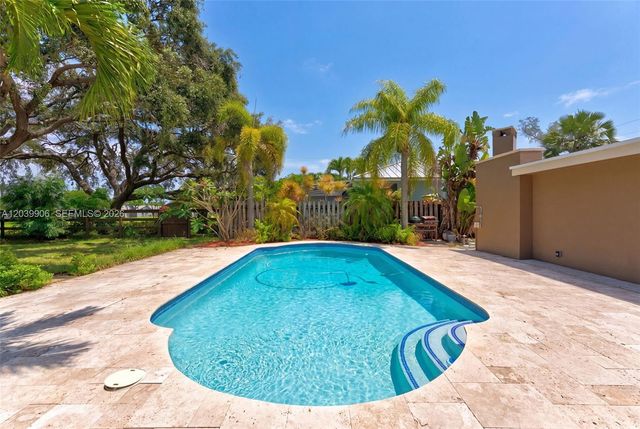 4831 NW 77th Ct, Pompano Beach, FL 33073