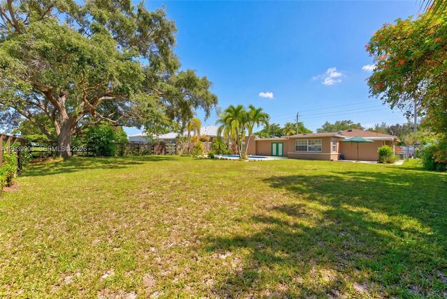 4831 NW 77th Ct, Pompano Beach, FL 33073