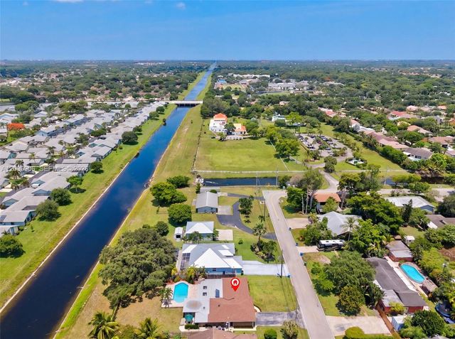4831 NW 77th Ct, Pompano Beach, FL 33073