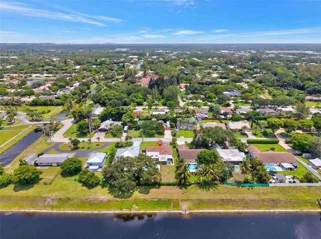 4831 NW 77th Ct, Pompano Beach, FL 33073