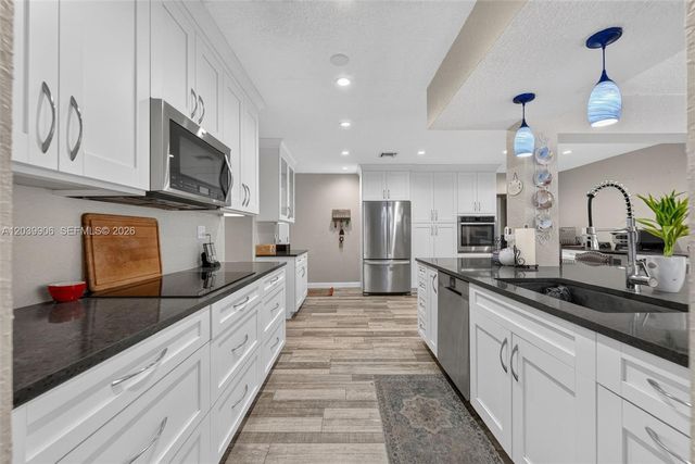 4831 NW 77th Ct, Pompano Beach, FL 33073
