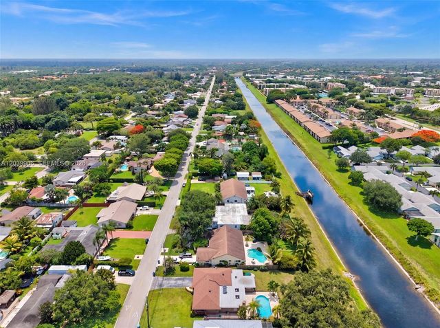 4831 NW 77th Ct, Pompano Beach, FL 33073