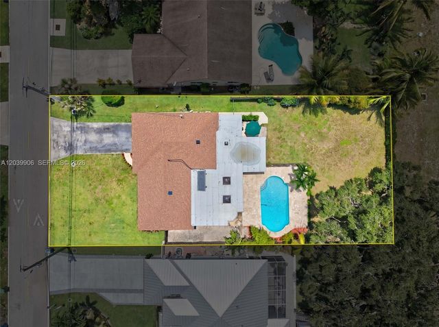 4831 NW 77th Ct, Pompano Beach, FL 33073