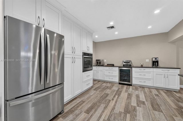 4831 NW 77th Ct, Pompano Beach, FL 33073