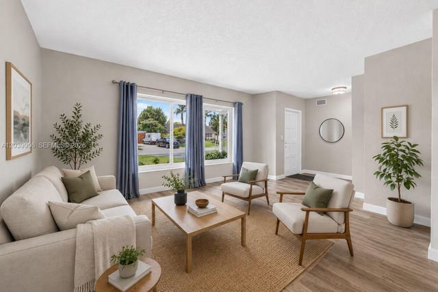 4831 NW 77th Ct, Pompano Beach, FL 33073