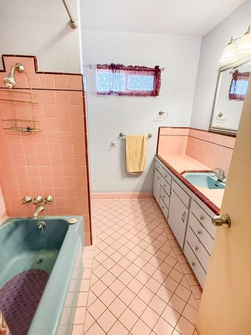 738 N Garden Avenue, Fresno, CA 93727