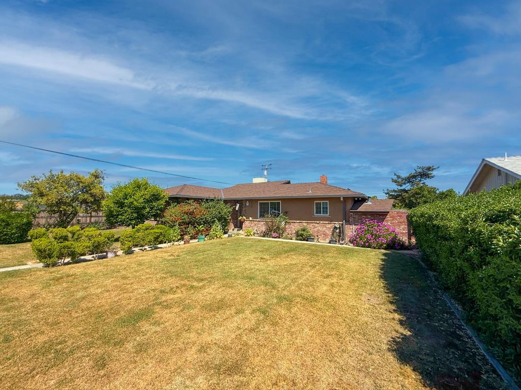 Image 2 of property listing at 738 N Garden Avenue, Fresno, CA 93727